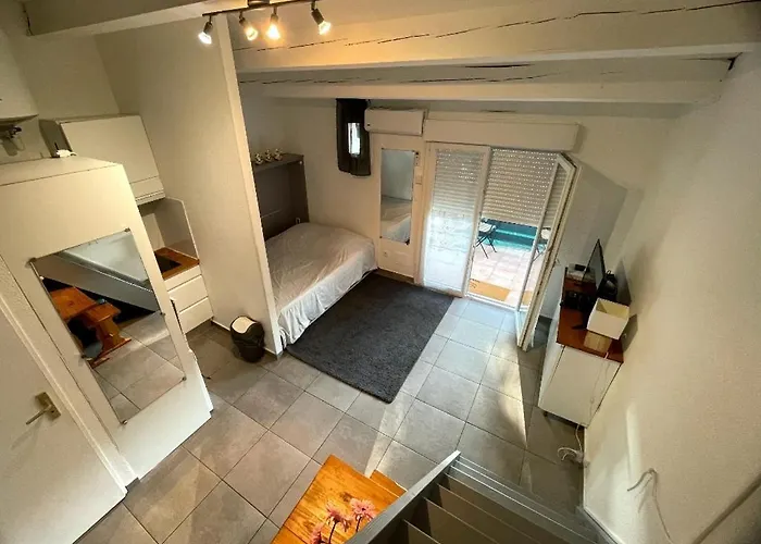 équipé Village Naturiste à 100 M